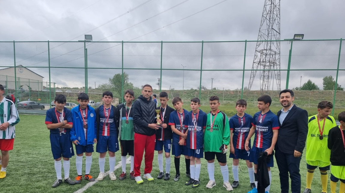 Şehit Musa Yüce Ortaokulu Futbol Takımı İlçe İkincisi Oldu: Tebrikler!